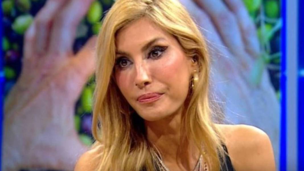 Çağla Şikel Çarkıfelek'te hosteslik yaptığını saklayınca kıyamet koptu! Mehmet Ali Erbil'den şok sözler "Kulisimden çıkmazdı" 6